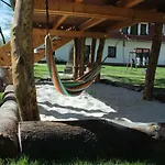 Zum Baumhaus *