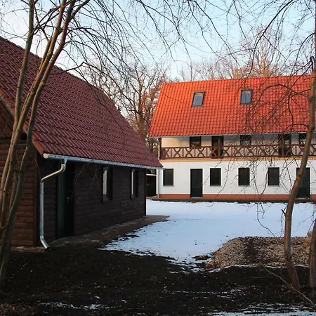 Zum Baumhaus *